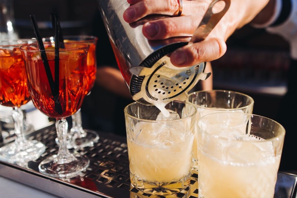 how much is an open bar at a wedding​